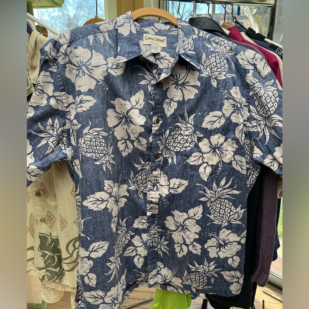 Cooke Street Honolulu Men’s Hawaiian style blue 
white print shirt size XL
